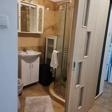 Ap. Near Thermal Bath * Pápa